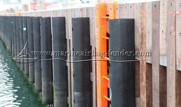 Heavy Duty Hot Galvanizing Chain Ship Docking D Type Fender Bolted Installation