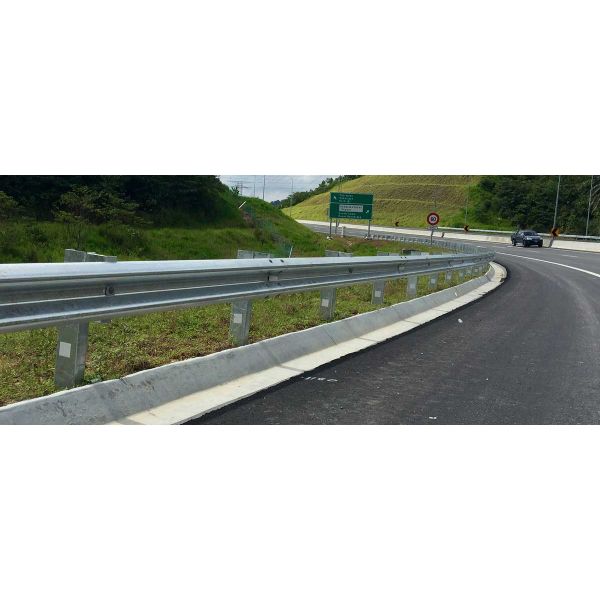 La barandilla de la carretera emperna la CLASE de acero 8,8 del HDG M16 de carbono