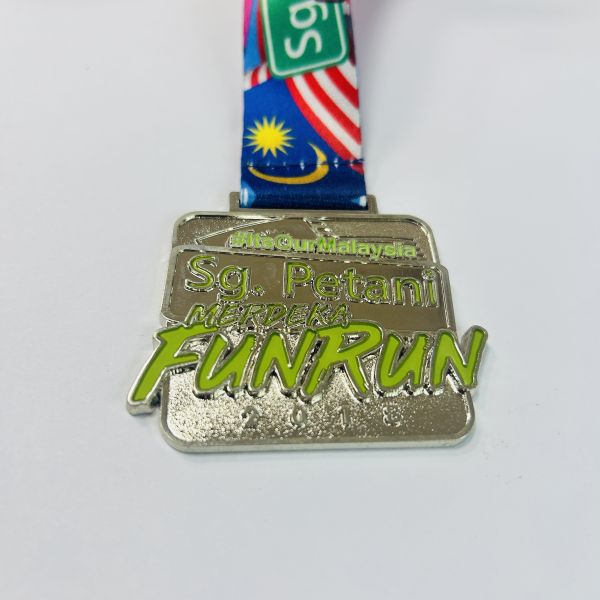 3D metal medals die casting zinc alloy engraved running award medals with gold silver copper plating and ribbon lace