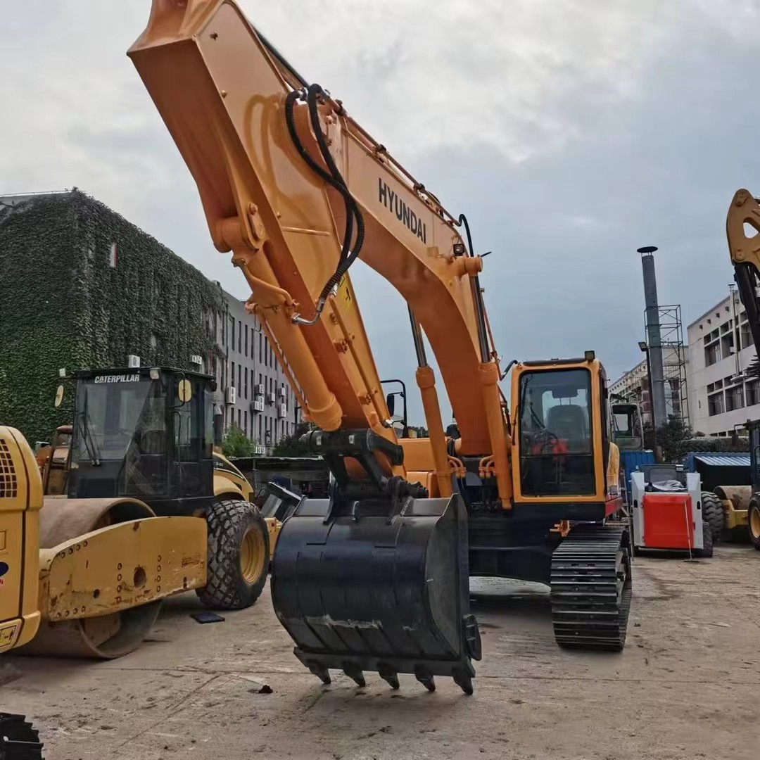 Подержанный экскаватор Hyundai 305lc-9T в хорошем состоянии