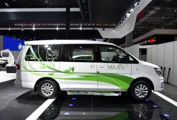 MPV Nível Dongfeng Lingzhi M5 Cargo Van Elétrico 7-9 assentos para negócios da América do Sul