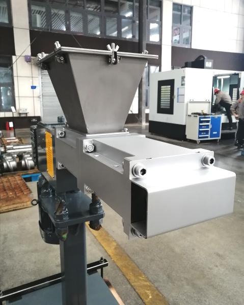 Alimentador auxiliar dobro do lado da máquina da extrusora de parafuso do tipo de primeira classe do mundo do elevado desempenho para