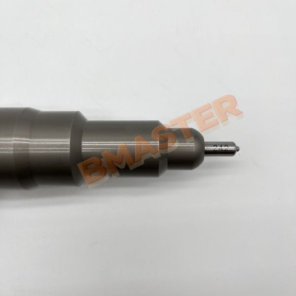 Common Rail Injector RE533608 Model Common Rail Injector Compatible with 61135 TIER 3 13.5L Engine with 6 Months Warranty
