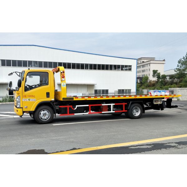 Small Wrecker Tow Trucks Flat Bed 4500mm Wheelbase 190hp Diesel Engine Six Speed Manual
