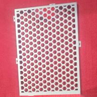 Modèles creux hexagonaux en aluminium perforé Panneau de revêtement murale et matériau de décoration de bâtiment