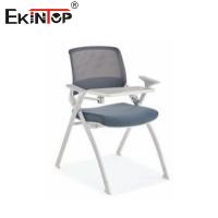 Cadeira de treino personalizável com quadro de escrita e material de malha