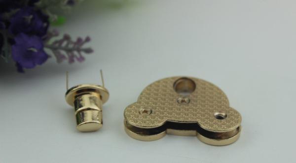 Hot production zinc alloy drip glue craft cute black & white bear decorative metal purse twist lock