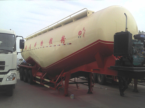 Customized Semi Bulk Cement Truck With 40 CBM Loading Capacity Red