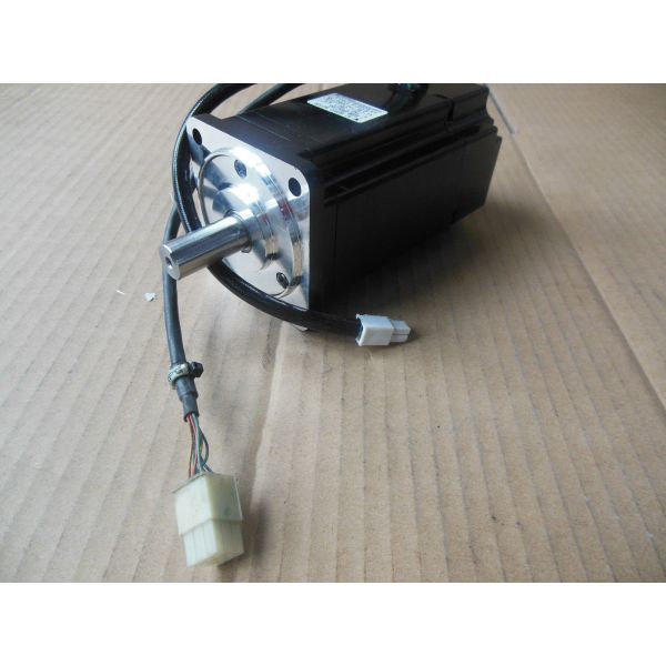 1PAC New and original  YaskawaNew AC SERVO MOTOR 750W 4.4A SGM-08A316S