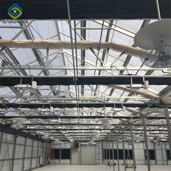 Serre intérieure à lumière profonde avec systèmes de lumière solaire en bloc