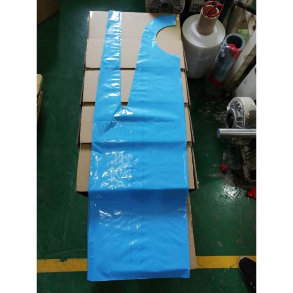 O grande avental descartável adulto do corte de cabelo cura o avental plástico da blusa do PE do selo