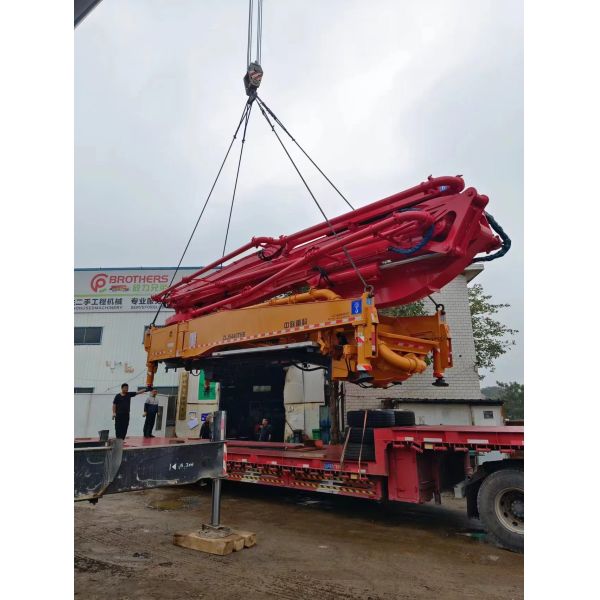 Professional Workshop 56m Vertical Reach Concrete Pump Trucks zoomlion concrete pump truck