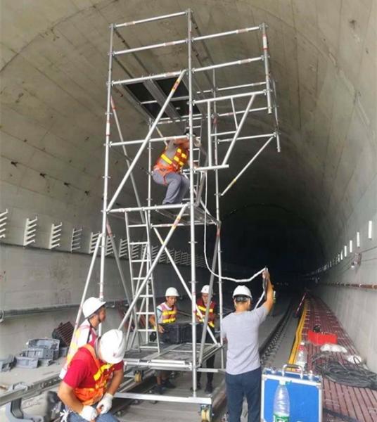 Système d'échafaudage suspendu en aluminium utilisé pour les projets de métro
