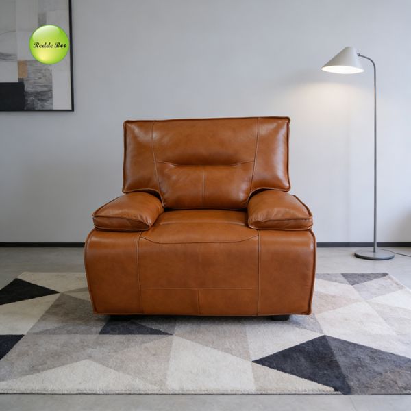 Brown Leather Loveseat: Smooth Texture, Compact Footprint – Transform Home into a Timeless Relaxation Nook