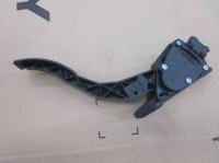 O pedal de plástico preto do acelerador da Geely Binyue é propício ao controle preciso da potência.
