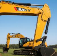 Vieja excavadora Sany Sy155C, equipo usado para mover tierra de 15 toneladas de color amarillo