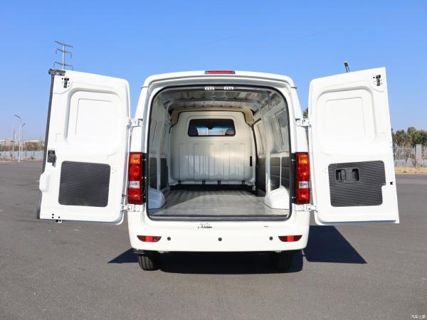 Maximize Your Business Efficiency with an Electric Cargo Van