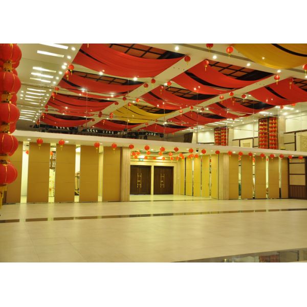 Veneer Commercial Folding Office Partition Walls Sealing Edges On The Inside