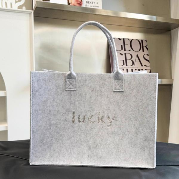 Custom Felt Tote Bag Large Capacity Portable Eco-Friendly Shopping Full Bag Gift Shopping Bag Custom Logo Large Capacity Storage Tote Bag Women Single Outdoor Shoulder Handbag Ladies Felt Shopping