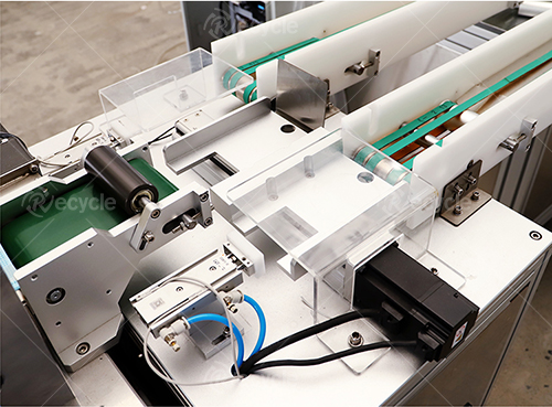 Fully Automatic 3 ply Nonwoven Fabric Disposable Medical Facemask Surgical Face Mask Making Machine Production Line