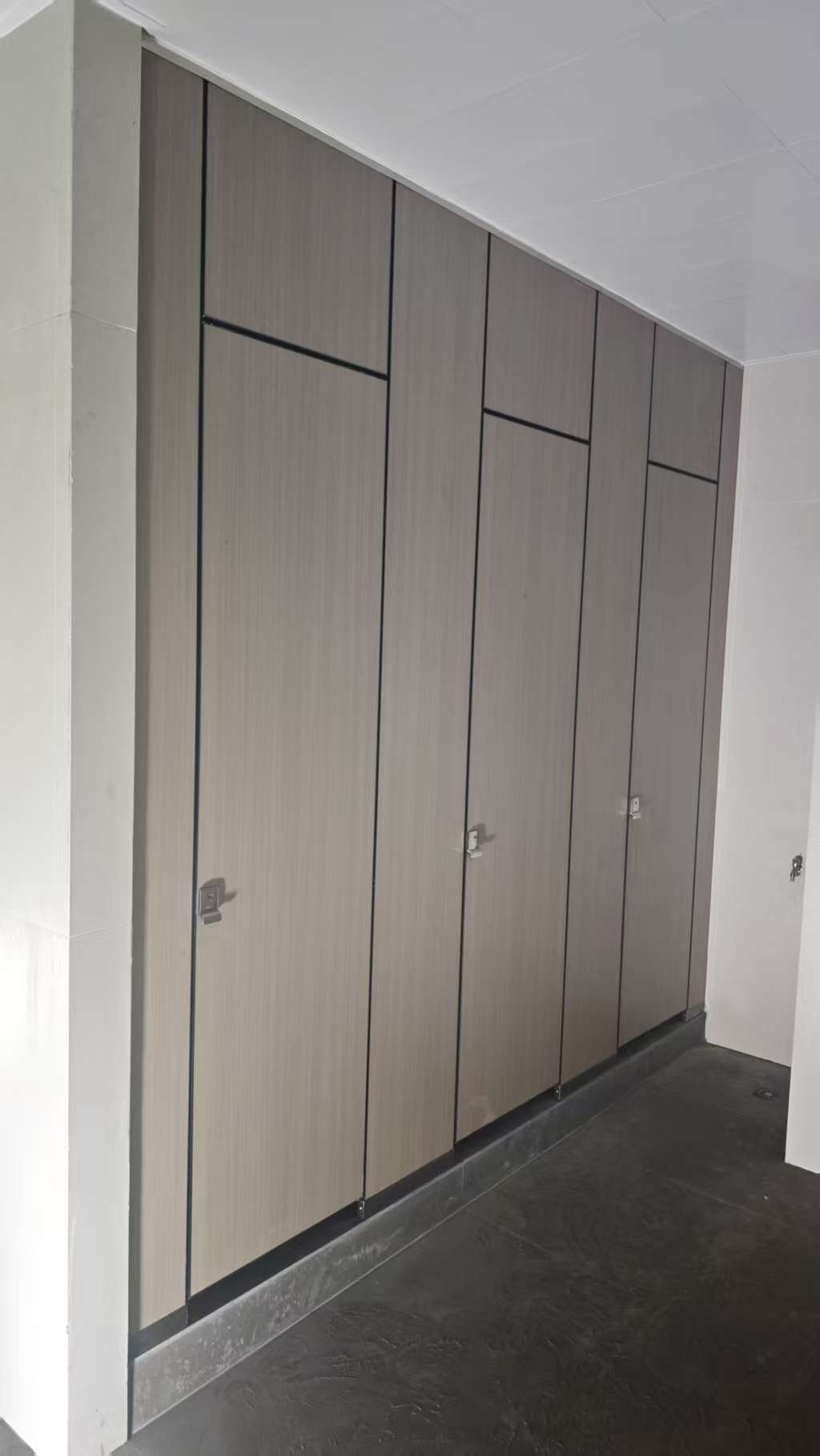 Commercial Grade Floor-to-Ceiling Compact Laminate (HPL) Toilet Partition Wall, Customizable Restroom Cubicle Solution