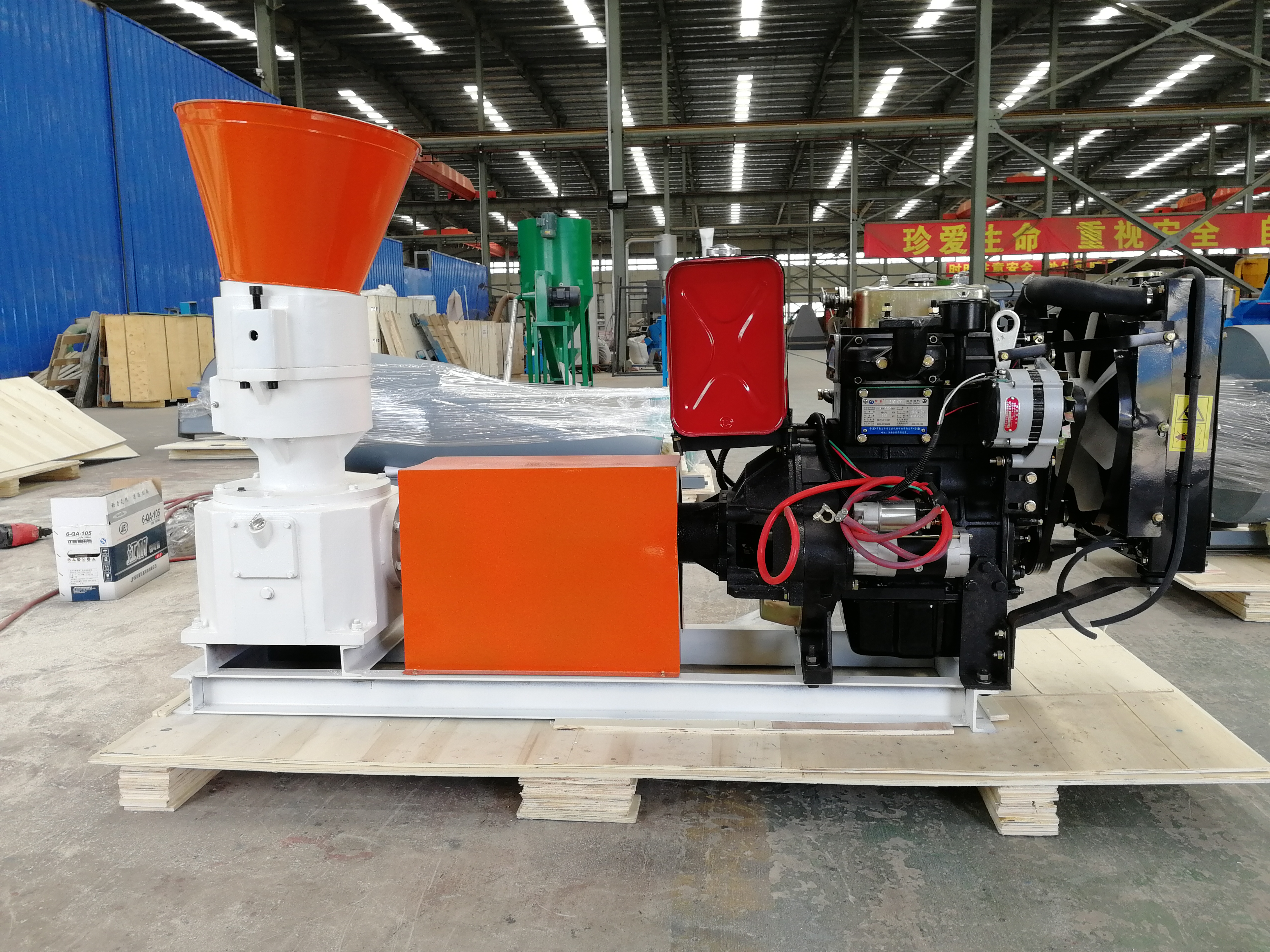 2.5 мм 3 мм 4 мм 6 мм 8 мм Маленькая ферма использует куриный корм для производства машин для производства кормов Пелетная машина Пелетная машина Корм для животных