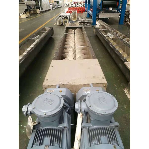 Carbon Steel Screw Conveyor Featuring Red Pipe 10-60RPM Rotation Speed For Material Transport
