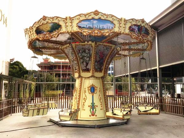 Smooth 20 Seats Flying Chair Ride 1500 W Power Bright Color Painting