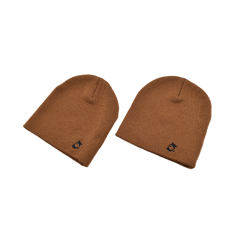 История вяжет связанную картину вышивки шляп Beanie для уютного зимы теплое