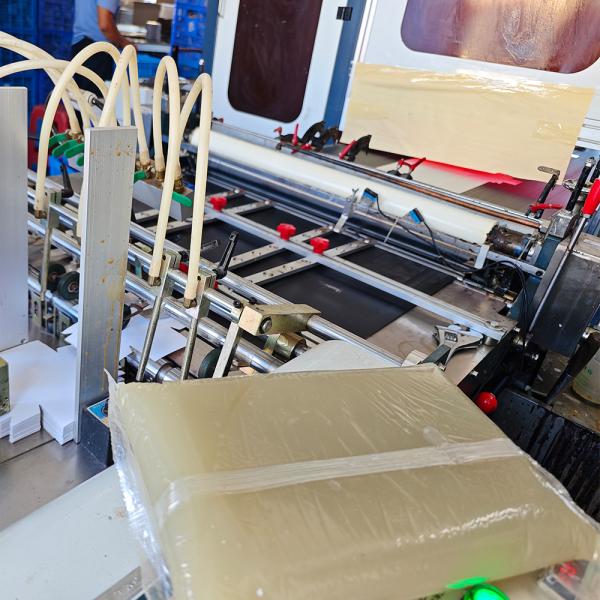 Industrial Hot Glue Manufacturer Yellow Hot Melt Jelly Glue Animal Hot Adhesive Glue For Paper Gluing Machine