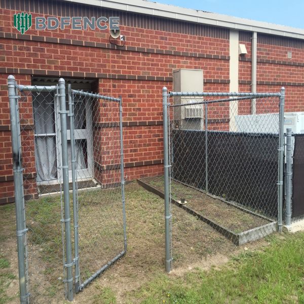 Сушильная площадка. Ветрозащитный забор из сетки-рабицы.