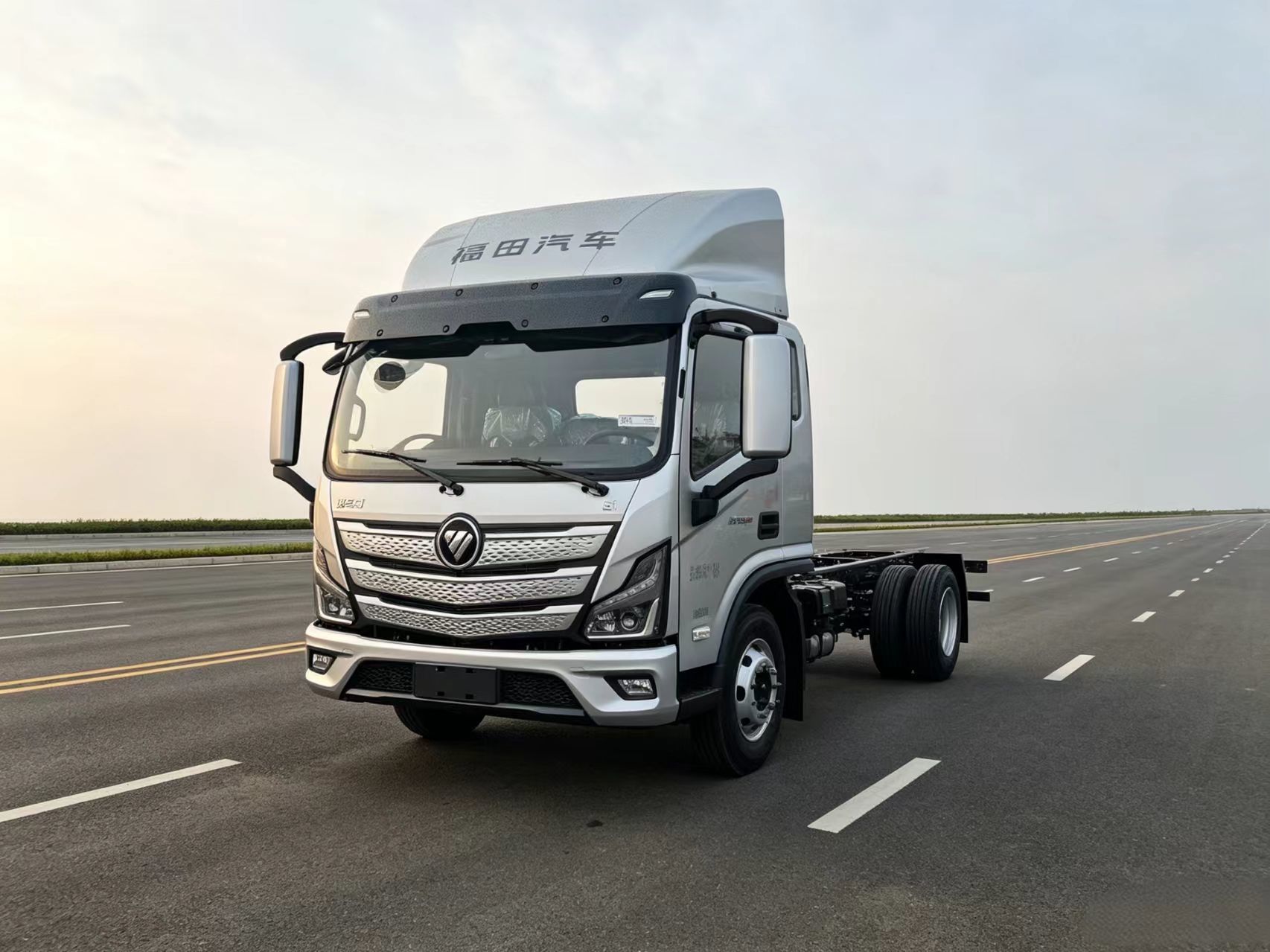  4x2 Light Chassis Cab - 143hp light truck - urban logistics truck - light duty cargo truck