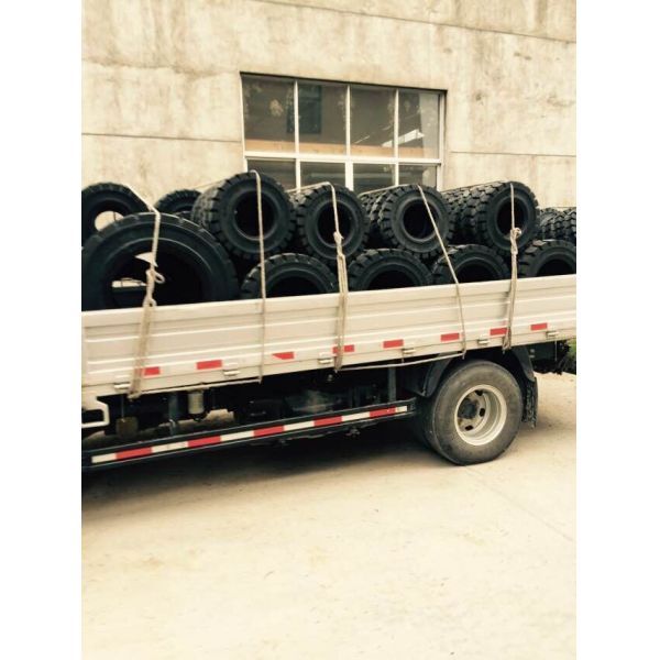 China ISO Manufacturer Wholesale 8.25-15 Forklift Solid Tire 28*9-15 wholesale forklift solid tyre 6.50-10,28x9-15 Who