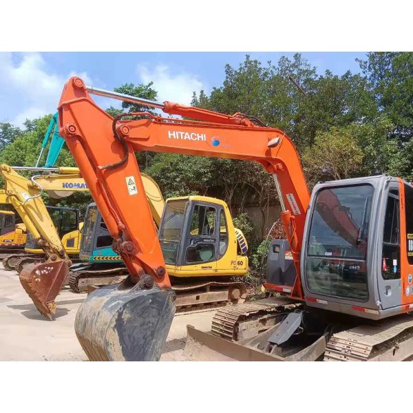 Used Hitachi ZX70 Excavator 20T Operating Weight 1M Bucket Capacity Red Color Yanmar Engine 3200 Hours