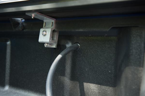 Nissan Navara NP300 Pickup Truck Bed Retractable Tonneau Cover Canopy Roller Shutter