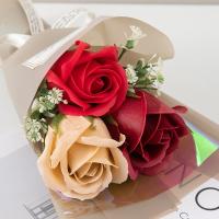 Bouquets de roses artificielles, fleurs de savon, fleurs artificielles, souvenirs de la saison des diplômes, boîtes cadeaux, vente en gros transfrontalière pour les festivals