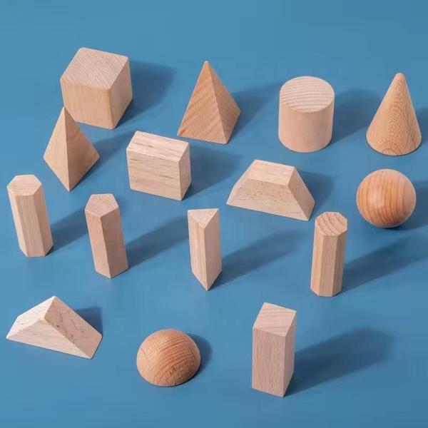 Des solides géométriques en bois, des formes en bois pour enfants, des jouets Montessori