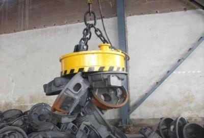 20 Tons Lifting Electromagnet , Circular Lifting Magnet Fully Sealed Structure