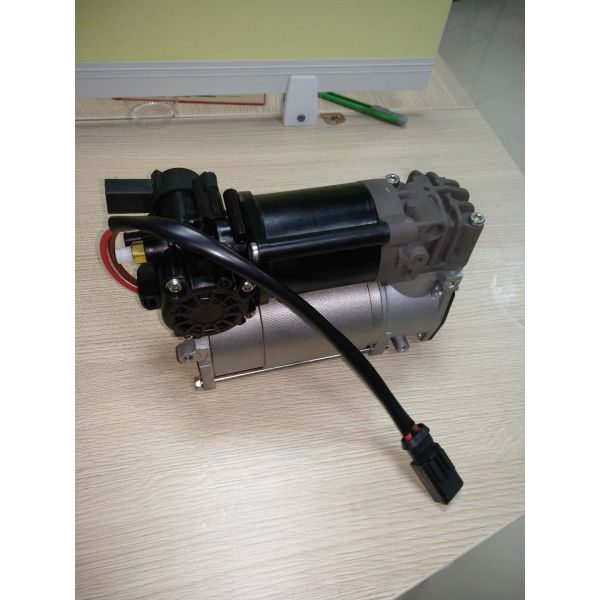 Mercedess Benz W221 Shock Absorber Pump / Air Compressor Vacuum Pump A2213200704/A2213200304