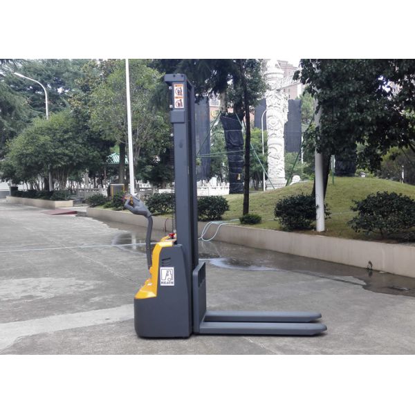Super Light Warehouse Forklift Trucks For Low Height Stocking Short Distance Transportation