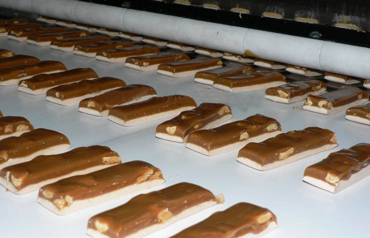 P330 Automatic Nougat Toffee Candy Bar Forming Cutting Machine 100-200KG/H PLC Servo Controlled