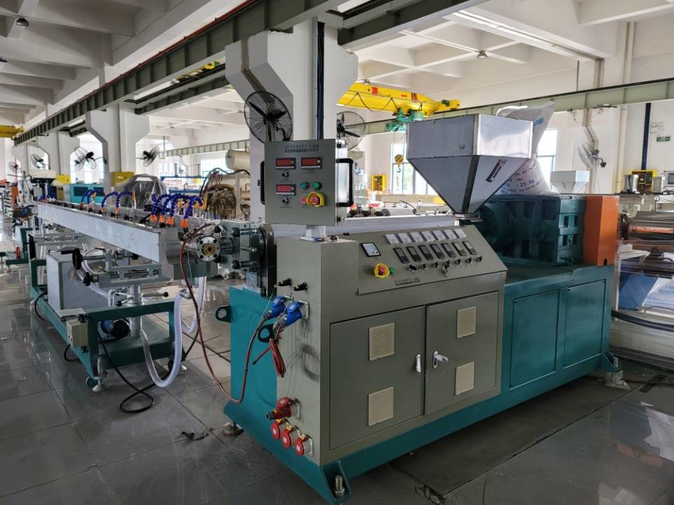 машина штранг-прессования трубы шланга сада PVC 120kw с диаметром винта 65mm