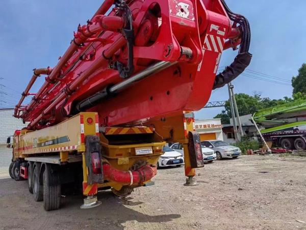 2012 2013 2018 2019 Sany camion de pompage de béton d'occasion avec bon état Volvo Benz Isuzu châssis
