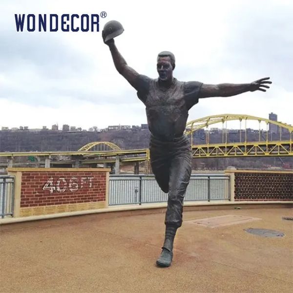 Outdoor Square Bronze Statues Sculpture 180cm Bronze Athlete Statue