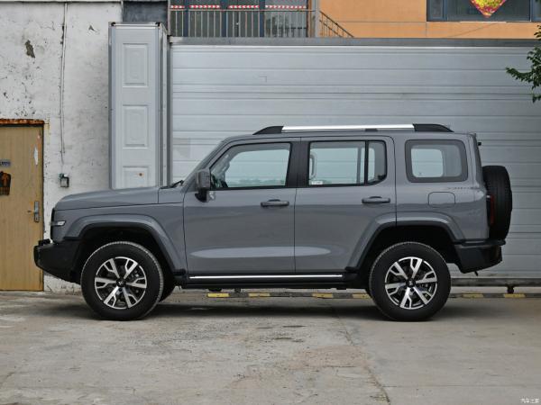 Tanque de Controle de Tração SUV Car Automático Tanque Elétrico 300 2024 Conqueror Cinza
