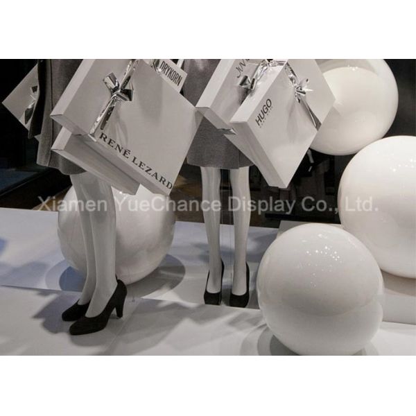 Boules blanches pures faites main de résine de décorations de Noël d'affichage