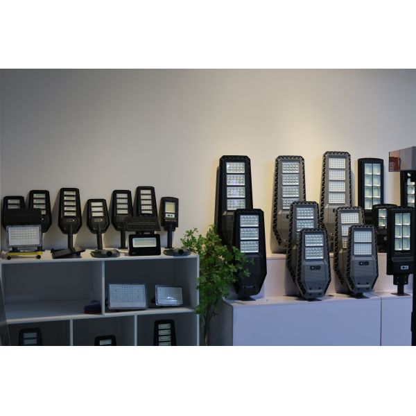 Pack Super Bright Solar Powered Flood Lights Wireless Easy Installation Auto On/Off Waterproof Outdoor Wall Lighting