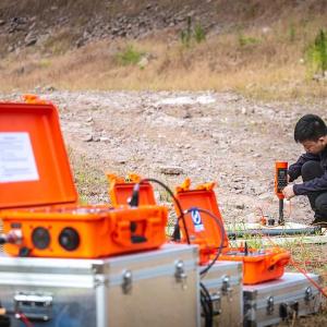 Controlo a distância eletromagnético do transeunte magnético dos instrumentos