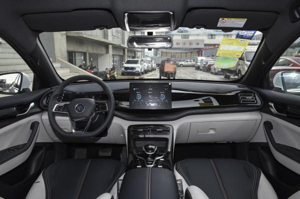 2023 500km Luxury Single Speed Transmission 4 Door 5 Seat Sedan Electric Car QIN PLUS 500KM luxury version Turn to Left