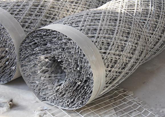 O baixo aço carbono galvanizou o único parafuso do arame farpado espiral do fio da lâmina